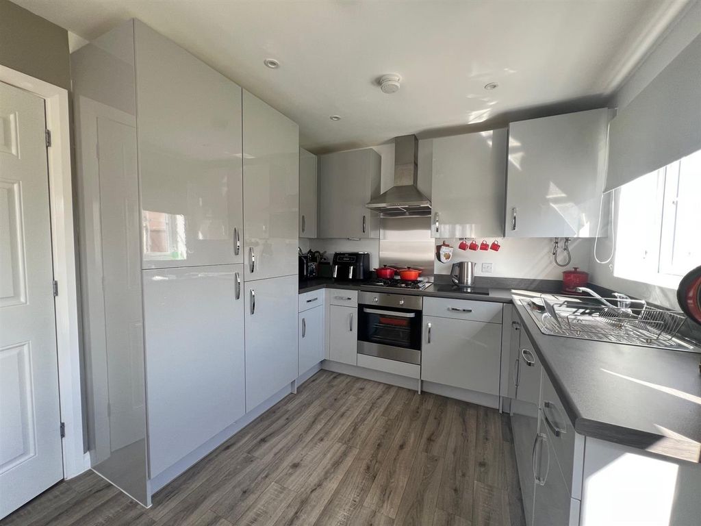 Property photo 2 of 21 Kitchen .Jpg