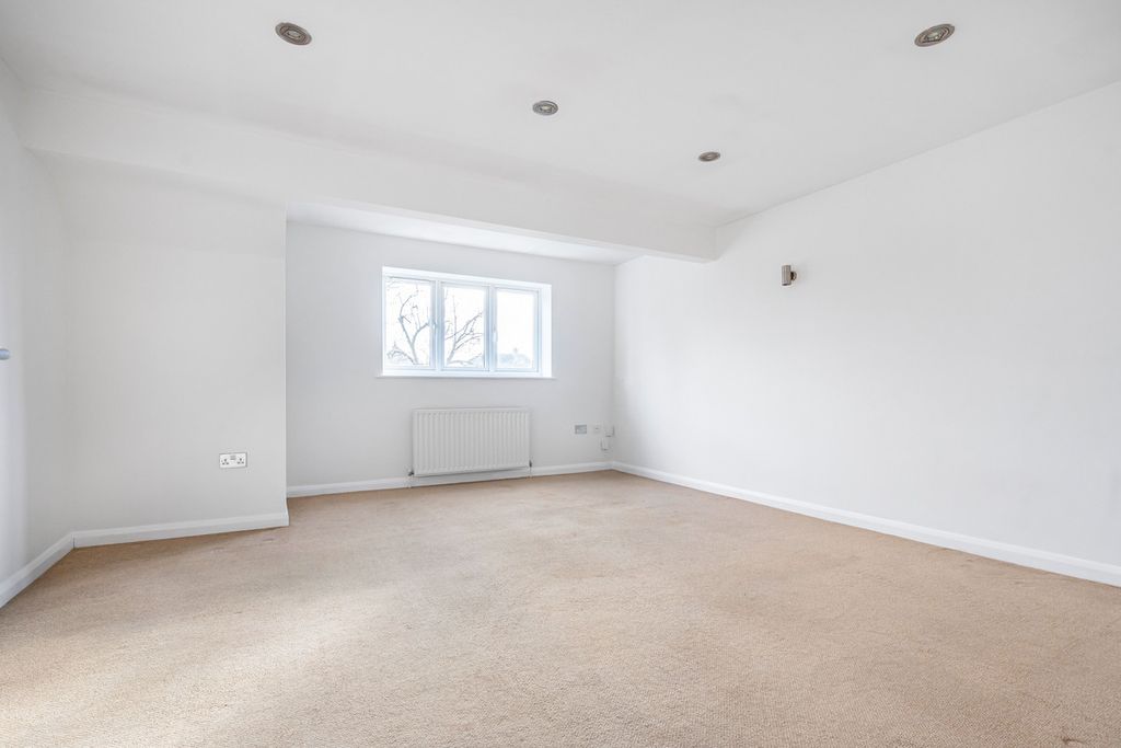 Additional image 7 of 2 bed flat for saleBuckingham Court, Bicester OX26