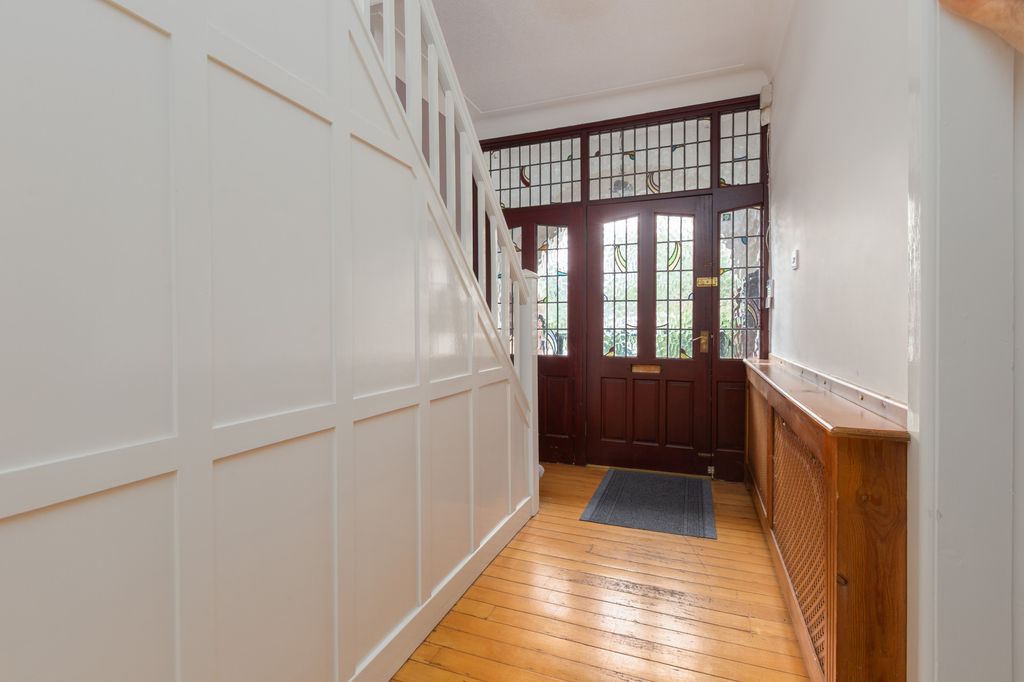 Property photo 2 of 33
