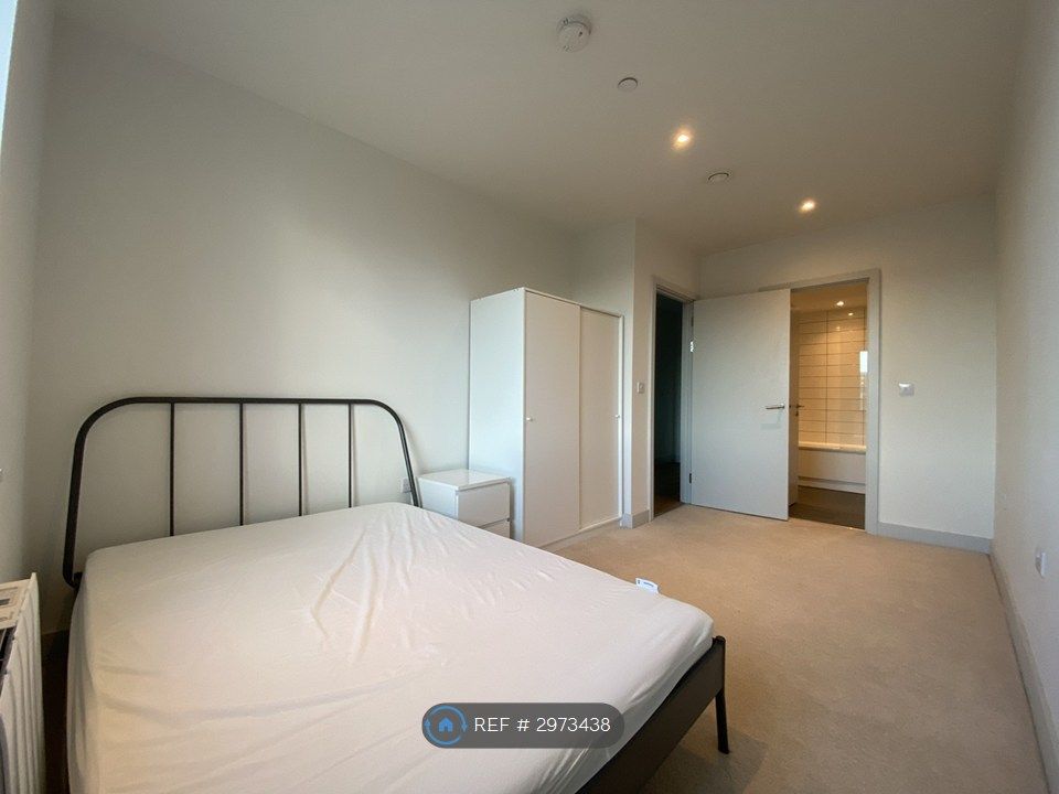 Property photo 3 of 7 Side Bedroom