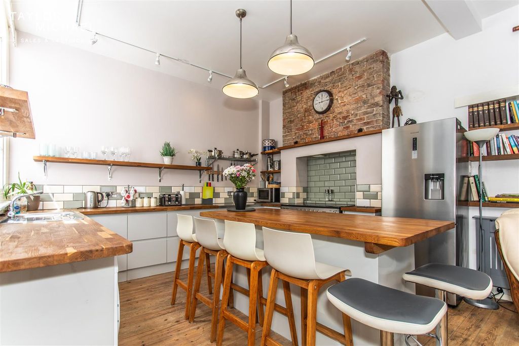 Property photo 1 of 31 Kitchen