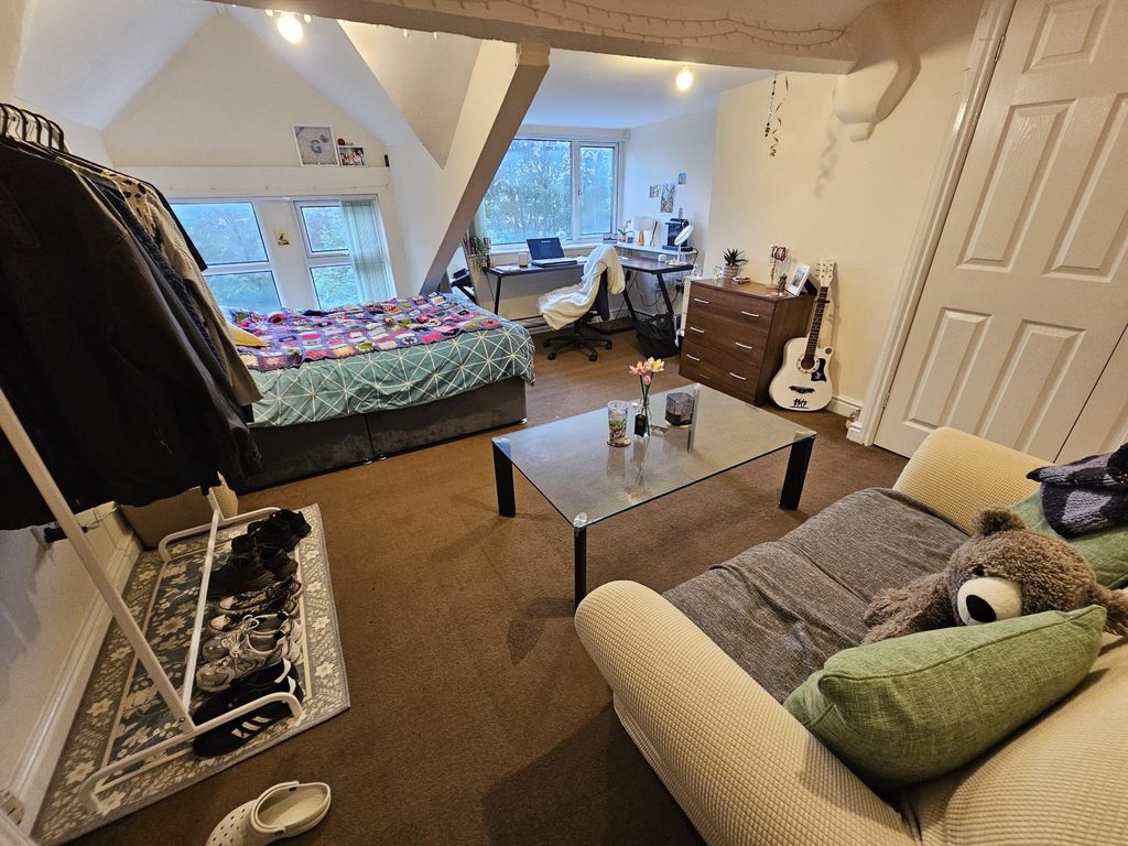 Property photo 3 of 29 A Cozy And Well-Maintained Living Room Featuring A...