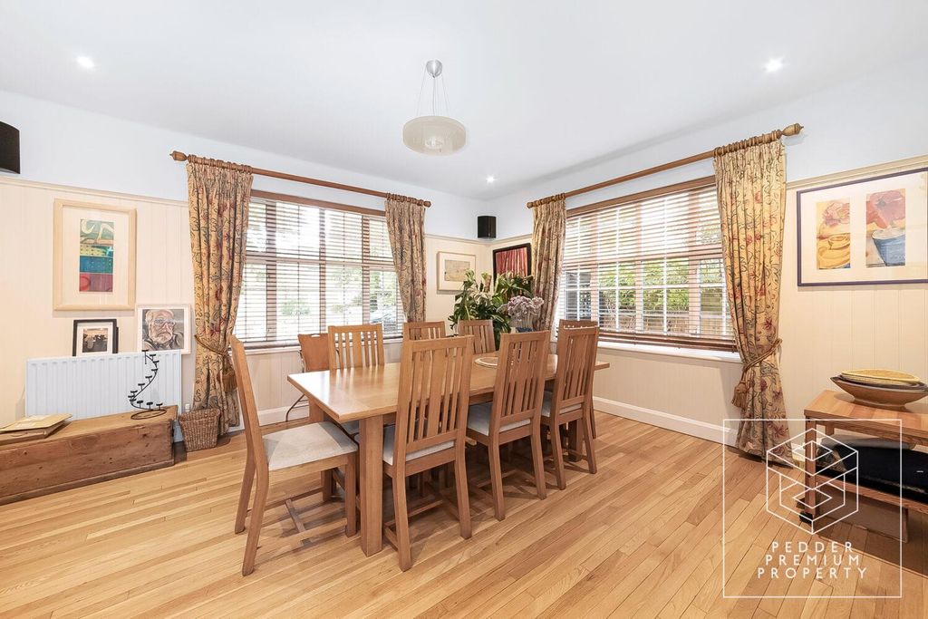 Property photo 3 of 27 4