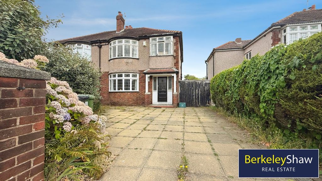 Property photo 1 of 12 External