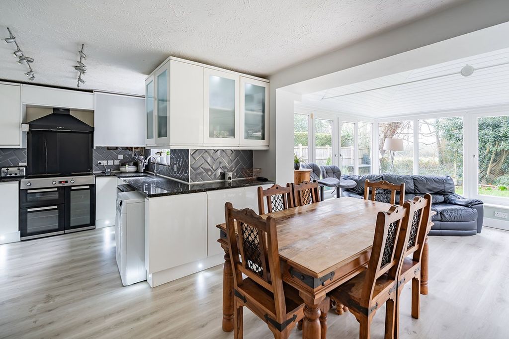 Property photo 3 of 27