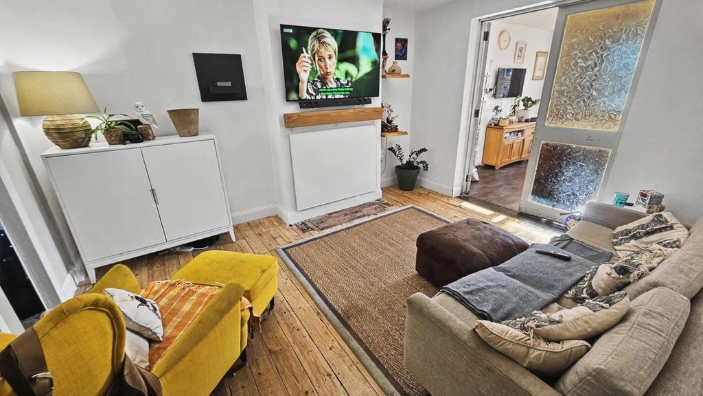 Property photo 3 of 11