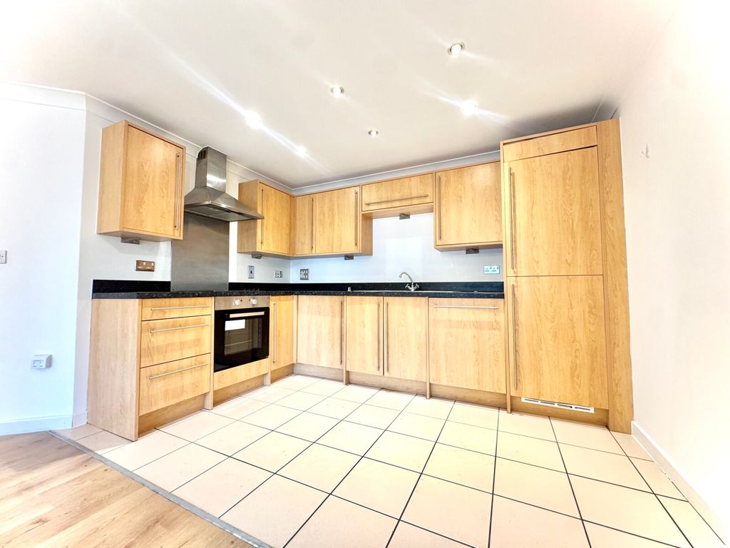 Property photo 3 of 10 Kitchen