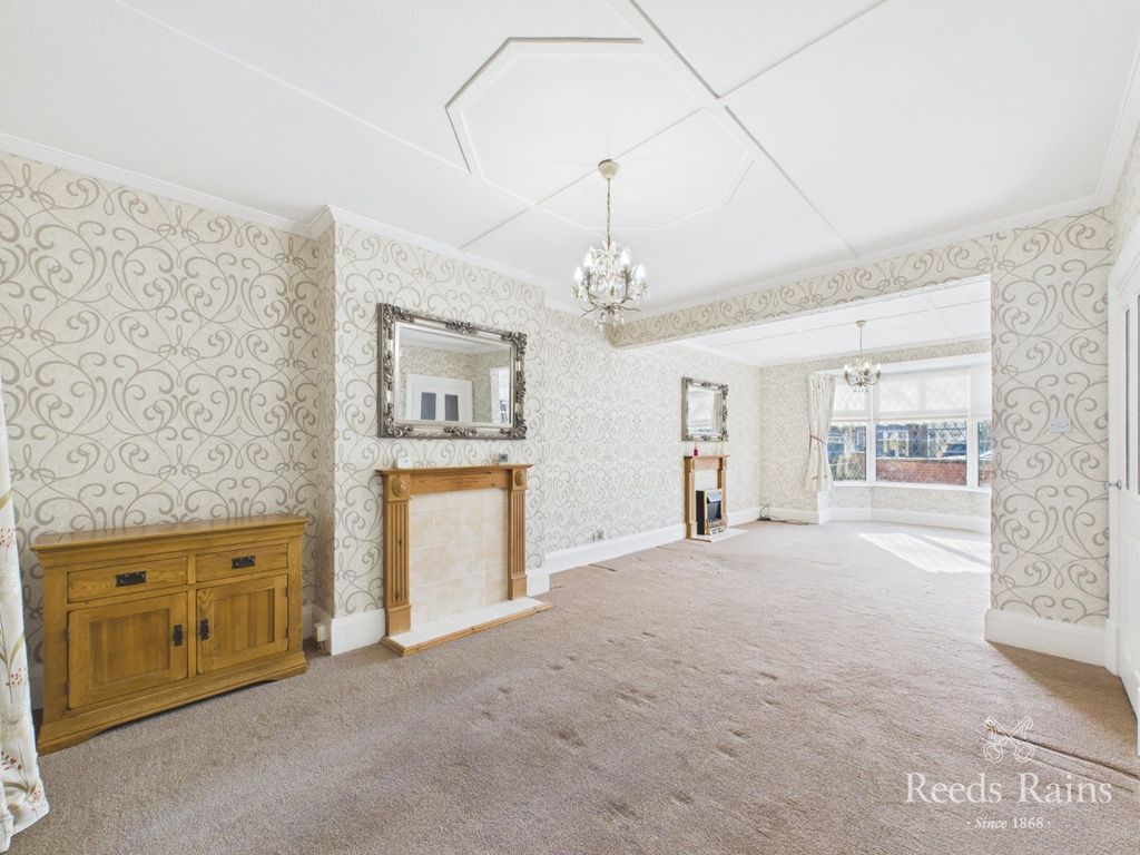 Property photo 3 of 25 Lounge/Dining Room