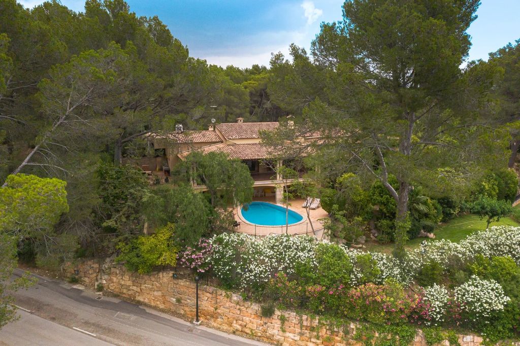 Property photo 2 of 28