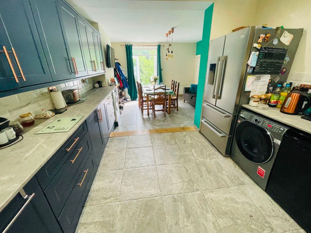 Property photo 2 of 31