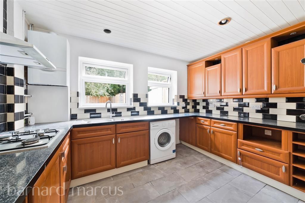 Property photo 2 of 9 Kitchen