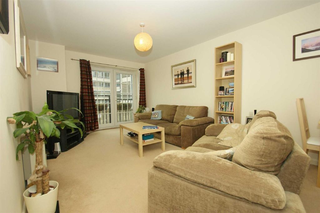 Property photo 2 of 8