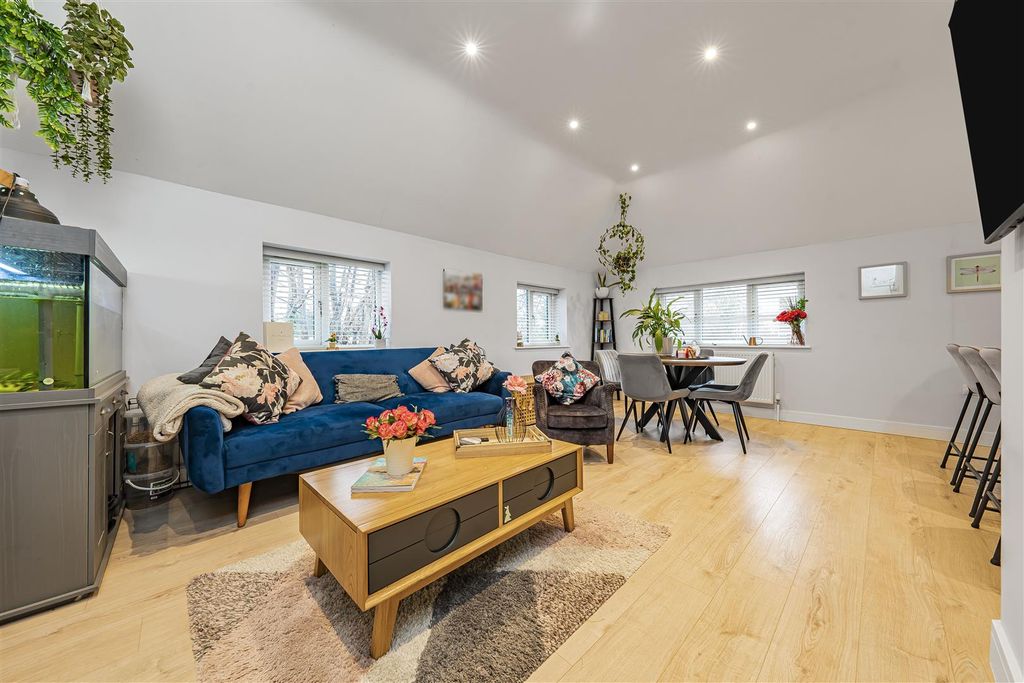 Property photo 1 of 12 Photo Dec 04 2025, 11 54 01 Am.Jpg