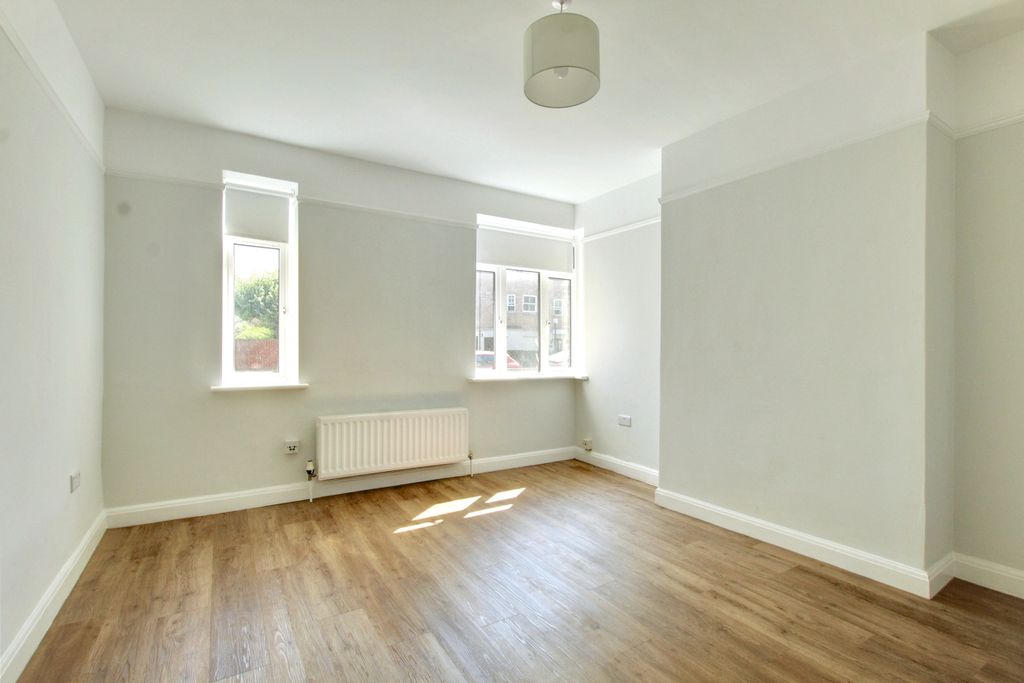 Property photo 2 of 10 2.Lounge.Jpg