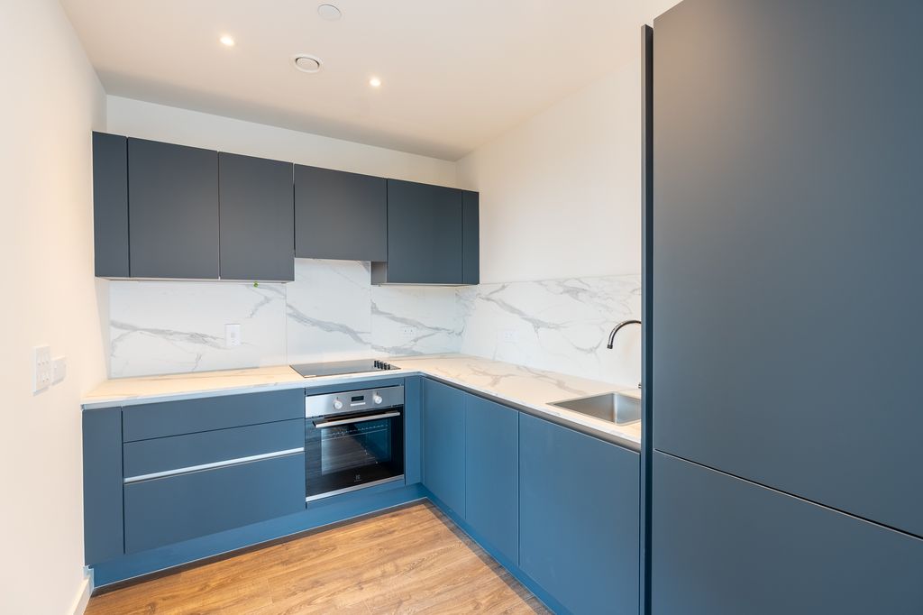 Property photo 3 of 11 Kitchen