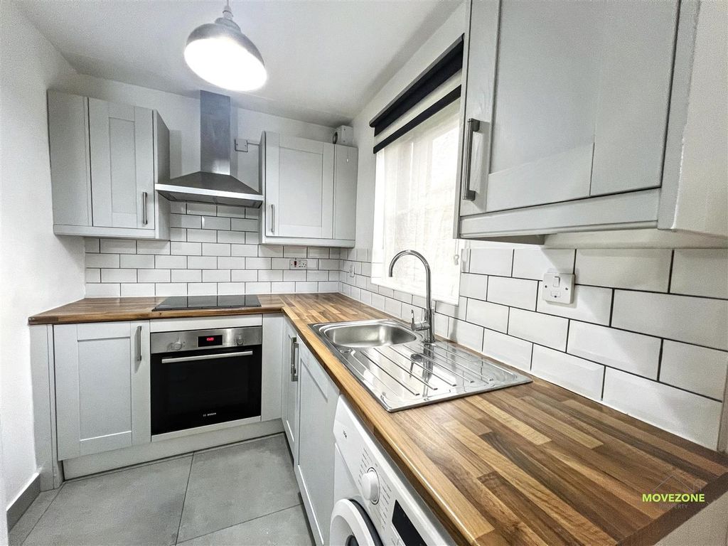 Property photo 1 of 7 Lowry4 (1).Jpg