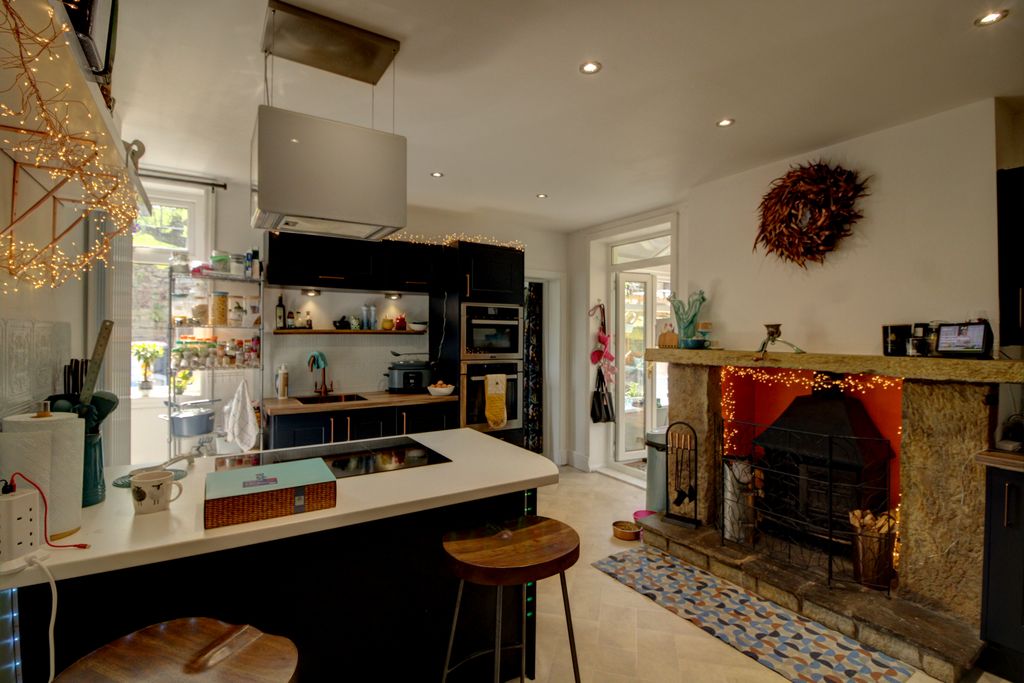 Property photo 2 of 32 2