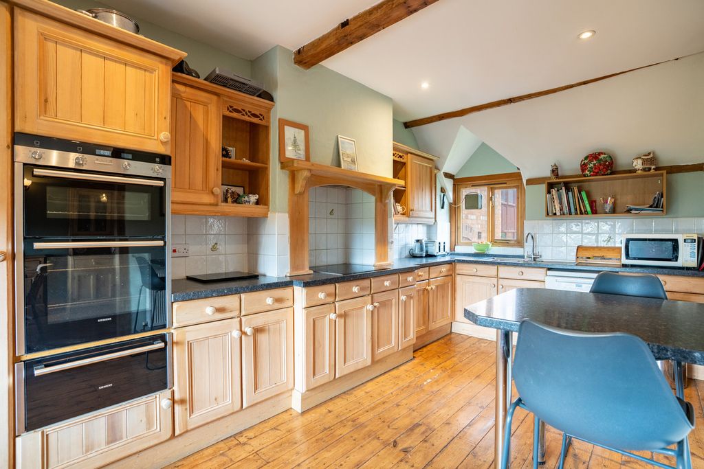 Property photo 3 of 26