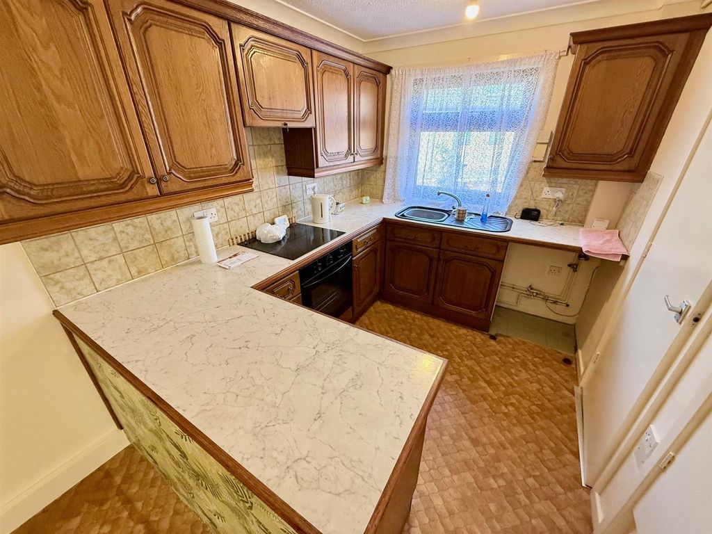 Property photo 2 of 17 Kitchen/Dining Room
