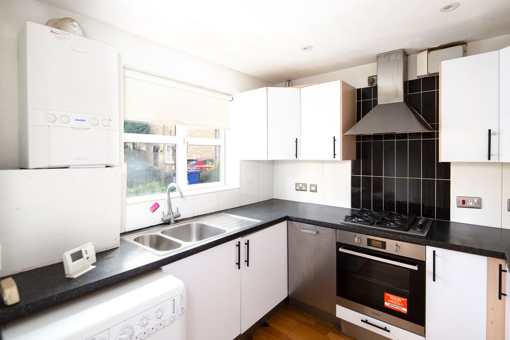 Property photo 3 of 20 Kitchen