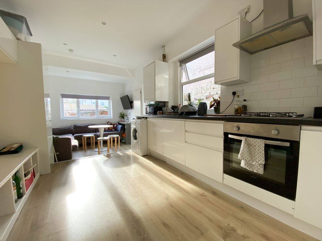 Property photo 3 of 10 Lrg_17 Lisvane Street_Nov21_7