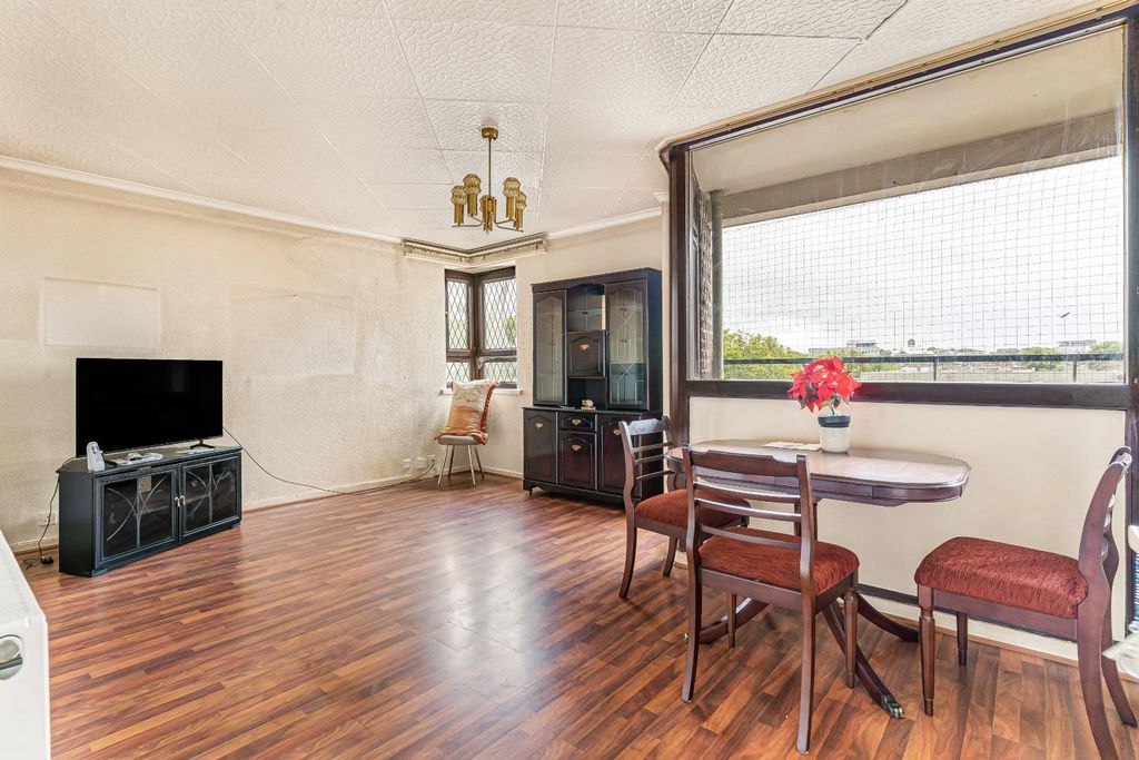 Property photo 2 of 17 8_63100.Jpg