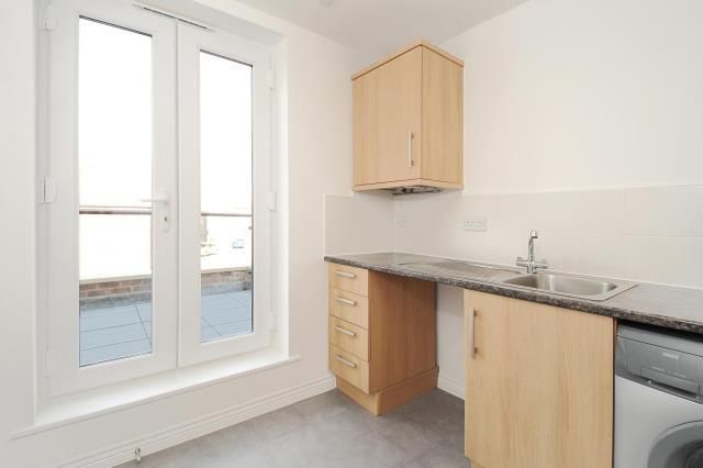 Property photo 3 of 10 Kitchen