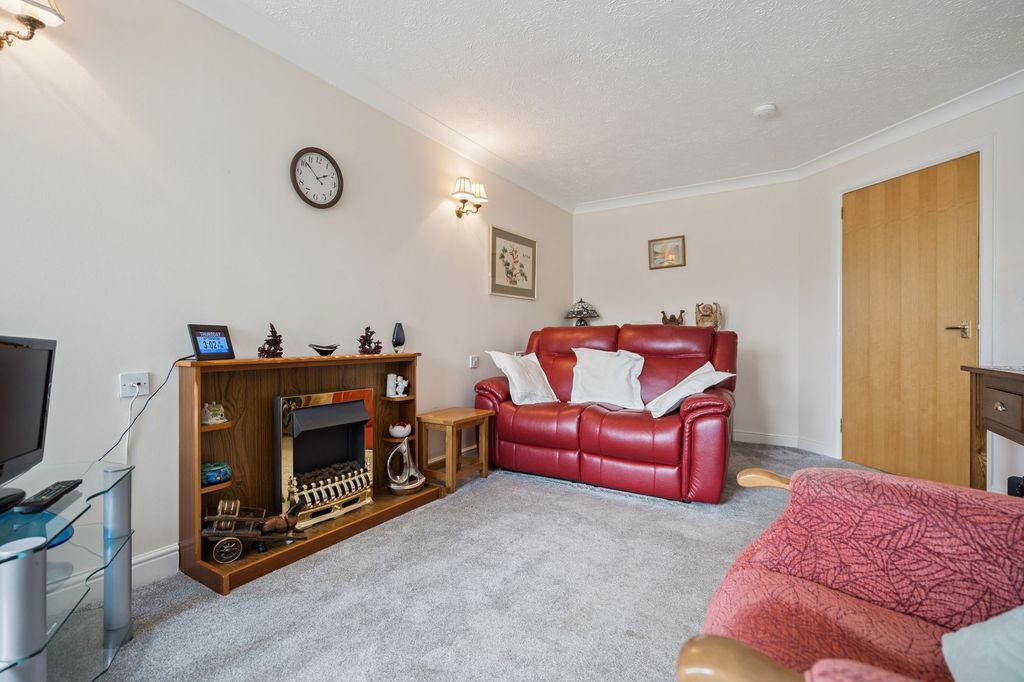 Property photo 3 of 11