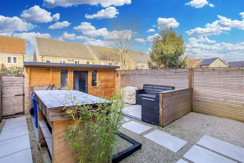 Property photo 2 of 21 Garden