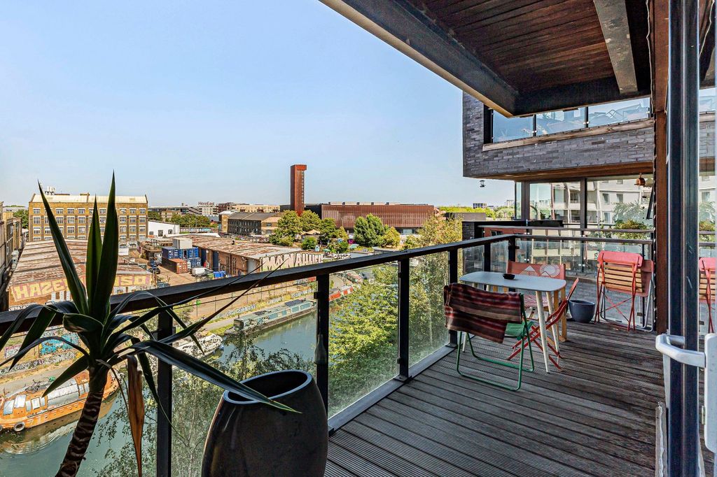 Property photo 2 of 15 Balcony