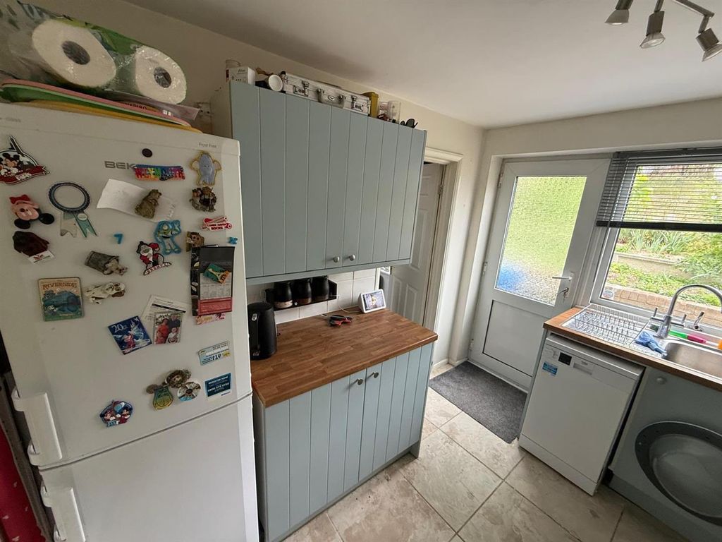 Property photo 3 of 20 Kitchen