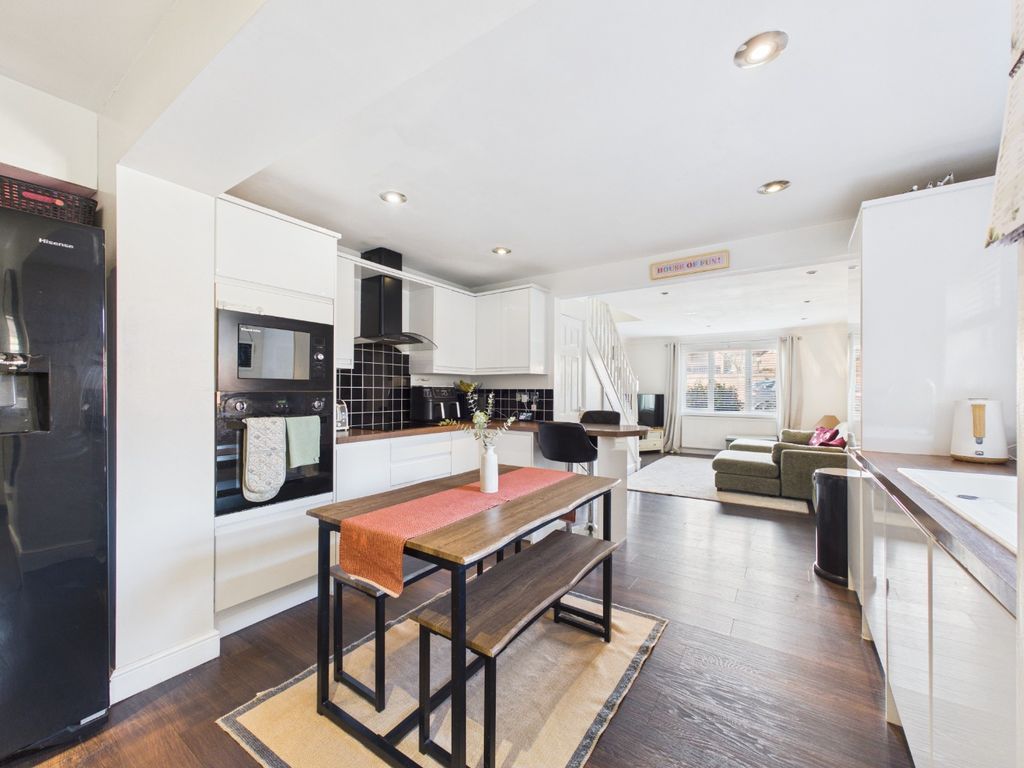 Property photo 2 of 14 3697655