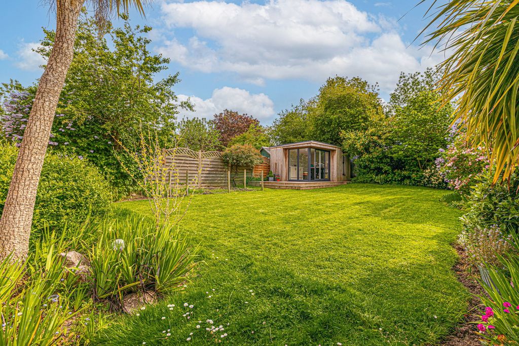Property photo 3 of 49