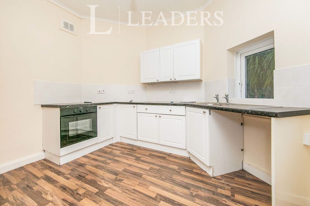 Property photo 2 of 9 Kitchen
