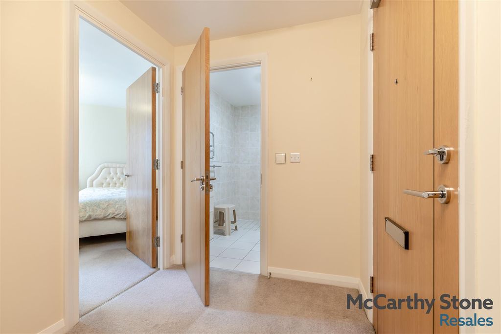 Property photo 2 of 32 8680514-Interior04.Jpg