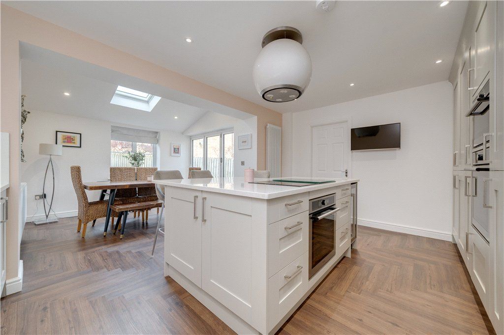 Property photo 2 of 16 Family Kitchen