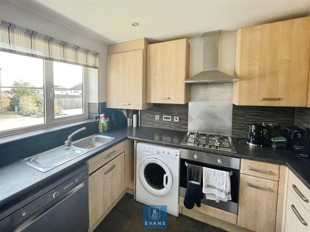 Property photo 3 of 13 Kitchen