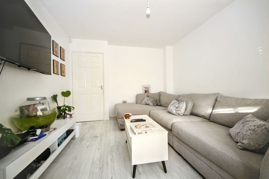 Property photo 3 of 21