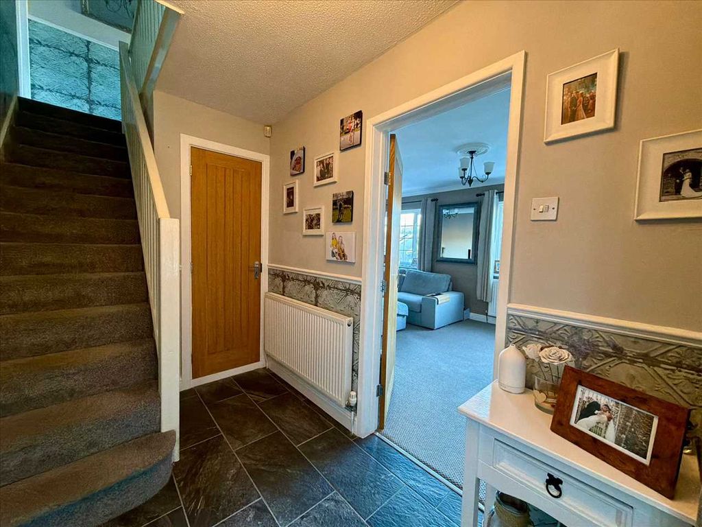 Property photo 3 of 32 Hall