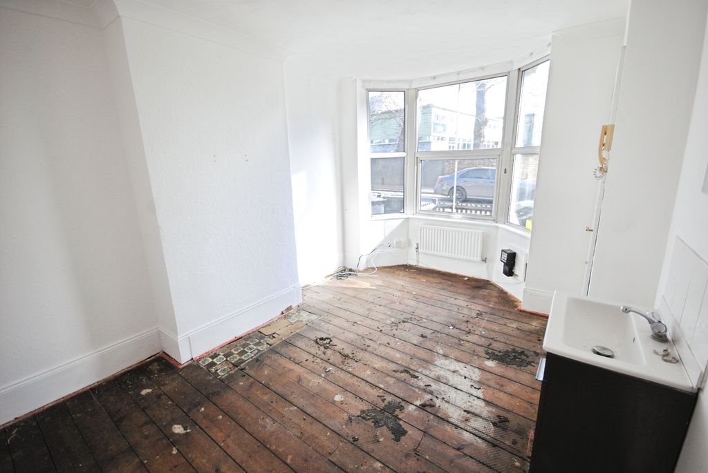 Property photo 3 of 9 Pbox-Img.Jpg