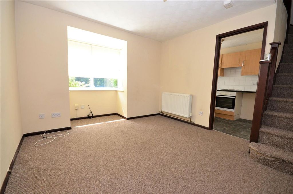 Property photo 2 of 4 Living Room
