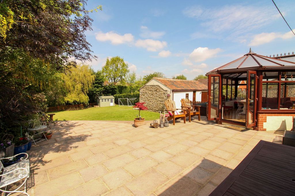 Property photo 2 of 24