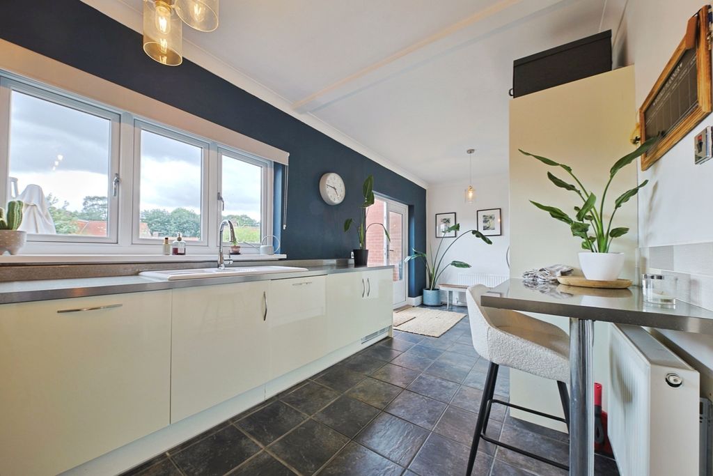 Property photo 2 of 22 4412704