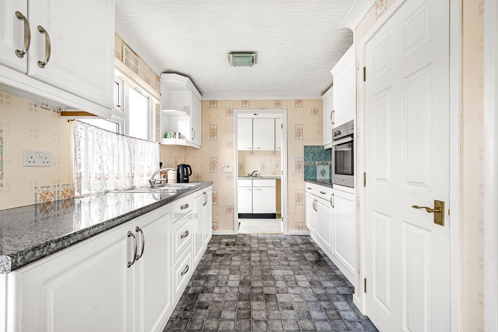 Property photo 2 of 18 Kitchen