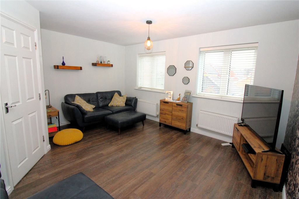 Property photo 3 of 17 Picture No. 10