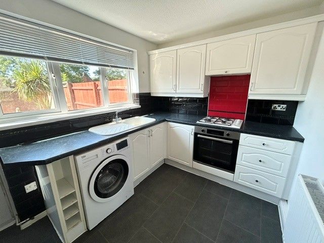 Property photo 2 of 11 Kitchen 1
