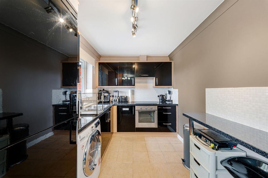Property photo 3 of 20 55 Medway Court-16.Jpg