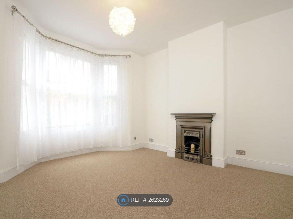 Property photo 2 of 7 Living Room