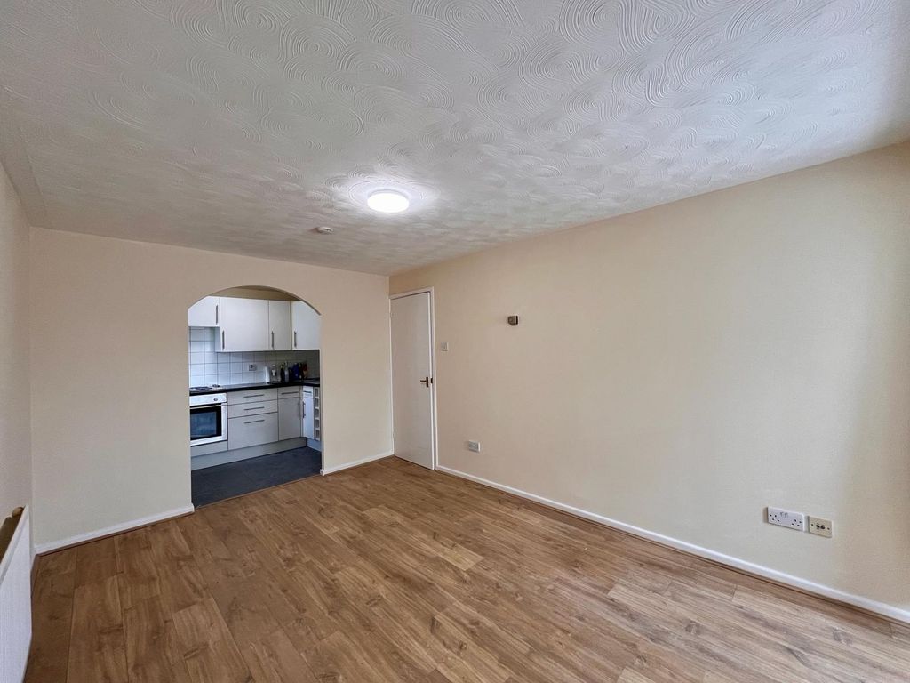 Property photo 3 of 5