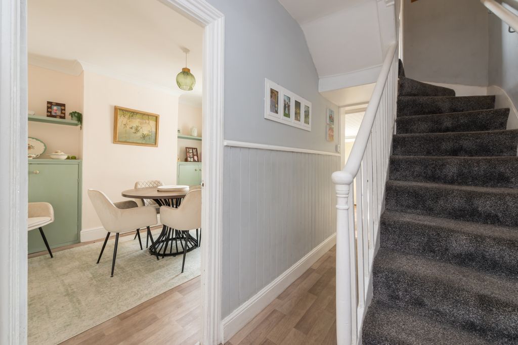 Property photo 2 of 22 9Under-7